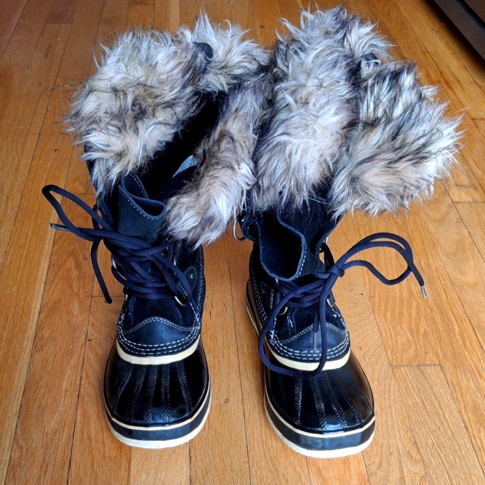 Women's Black and Tan Winter Boots